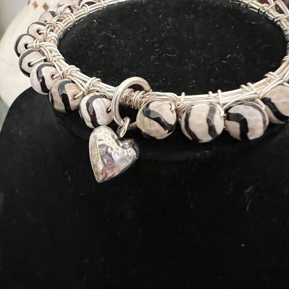 Vintage heart dangle unique women’s silver tone bracelet. Unique. Whimsical. - Picture 2 of 8